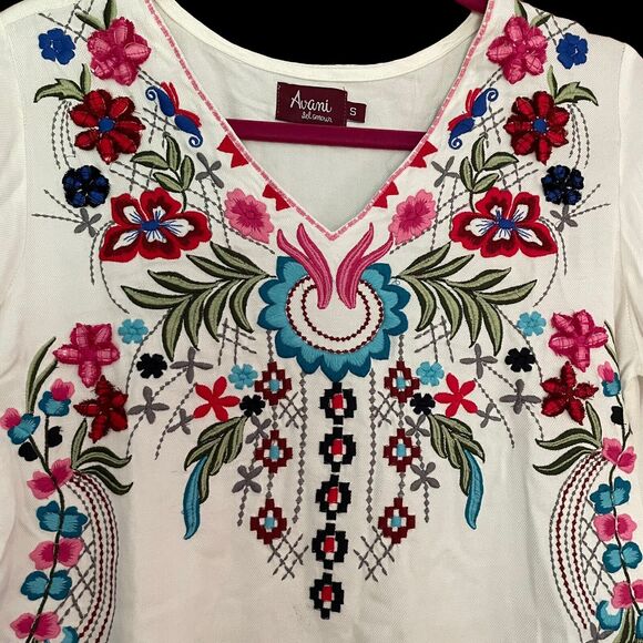 Avani del Amour Sz S Womens Floral Embroidery Ivory Tunic Top V Neck 3/4 Sleeve - Picture 2 of 5